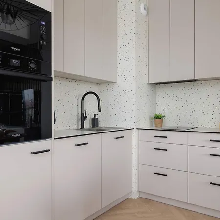 Apartment Prandoty 10c Cozy With Balcony & Parking In By Renters *