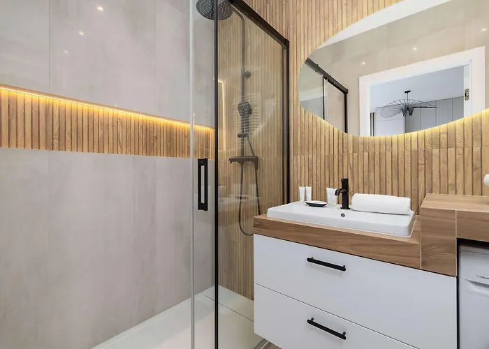 Apartman Prandoty 10c Cozy With Balcony & Parking In By Renters Krakkó