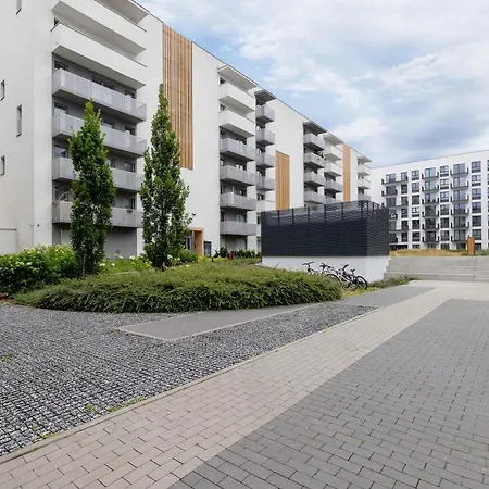 Prandoty 10c Cozy With Balcony & Parking In By Renters Lägenhet